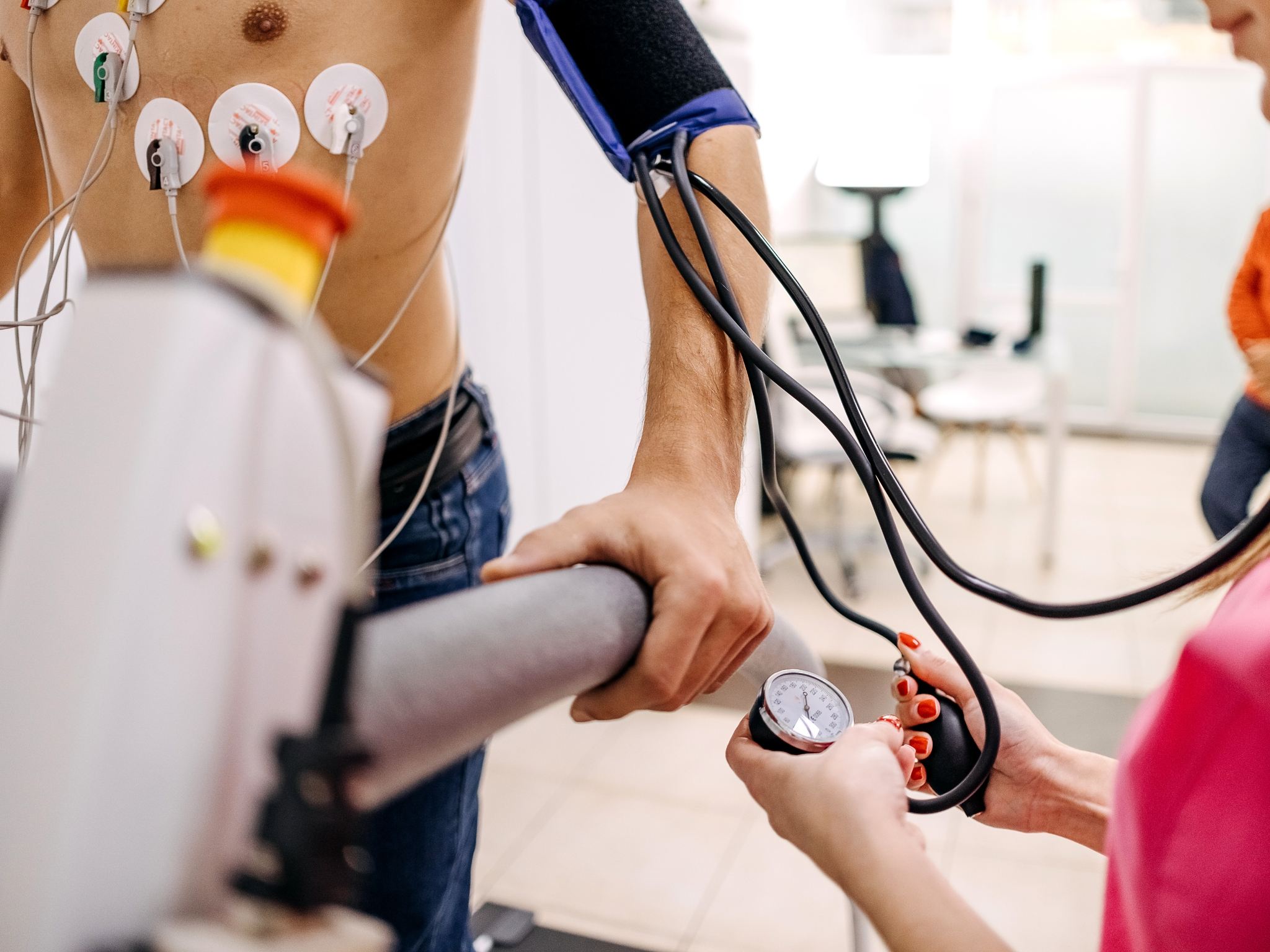 Atleta durante un test da sforzo per l'idoneità agonistica presso il centro di Medicina dello Sport a Perugia.