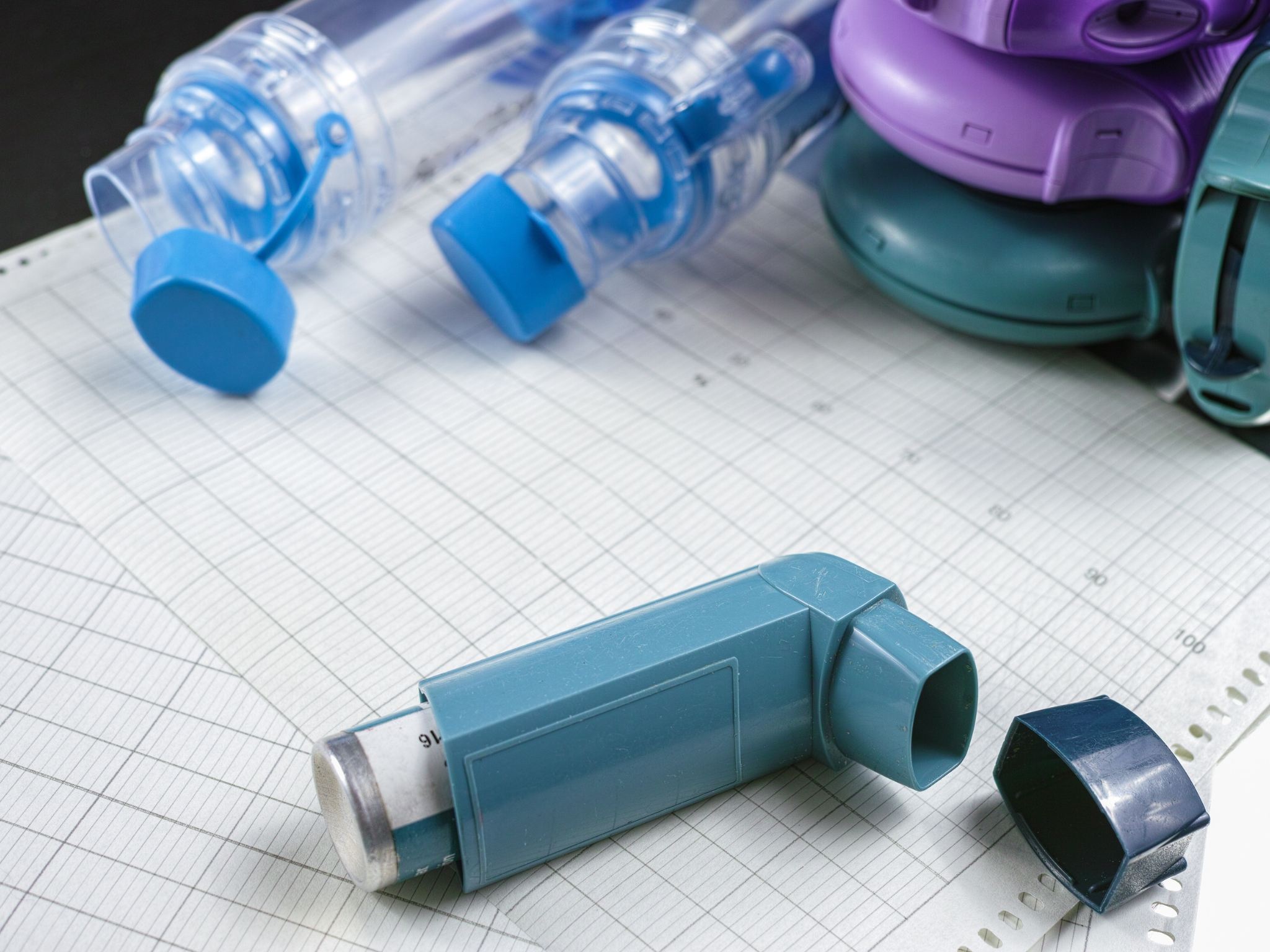 Valutazione della funzionalità respiratoria in un paziente asmatico durante una visita di allergologia a Perugia.